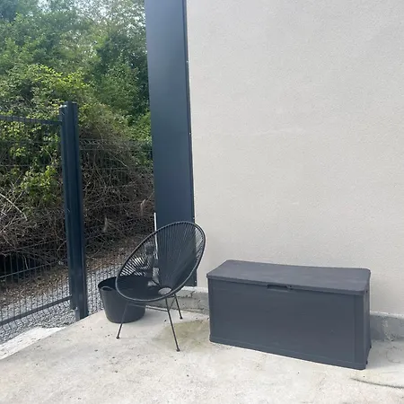 Dependance Prive Saint-Thibault-des-Vignes